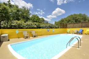 1646 A Pirates Paradise 5 min walk to beach